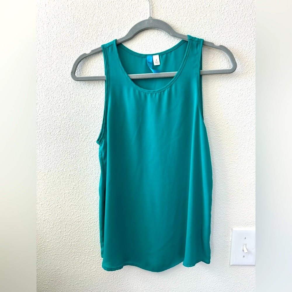 buttons Sleeveless Top